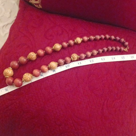 Wooden bead necklace - Picture 6 of 6